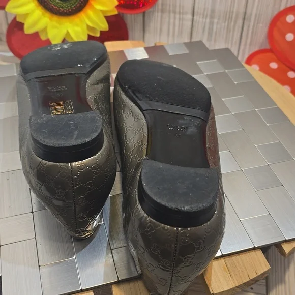 Gucci Metallic Gray Peep-Toe Flats - Picture 7 of 11